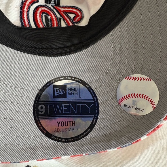 New Era White, Red and Black Cheetah Accent Cap
Washington Nationals Baseball - Picture 4 of 5